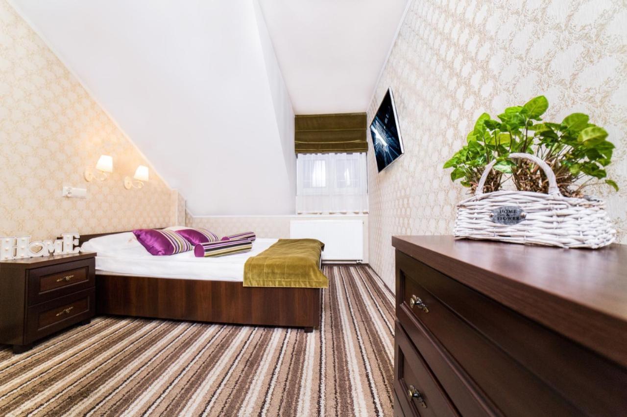 Dwor Olimp Hotel Stalowa Wola Exterior photo